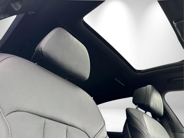 BMW 7 Series Vehicle Full-screen Gallery Image 16
