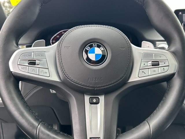 BMW 7 Series Vehicle Full-screen Gallery Image 23