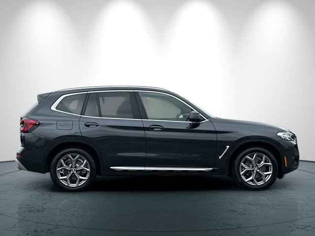 BMW X3 Vehicle Full-screen Gallery Image 03