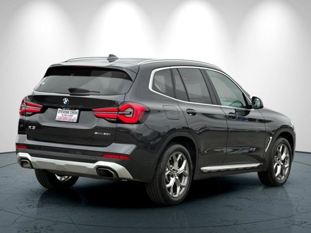 BMW X3 Vehicle Full-screen Gallery Image 04