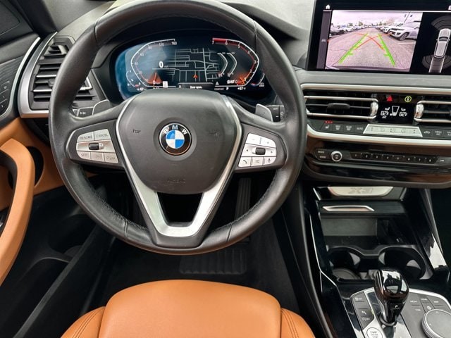 BMW X3 Vehicle Full-screen Gallery Image 14