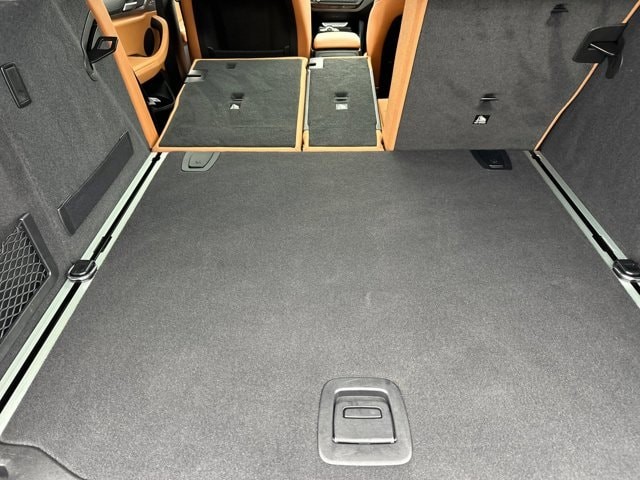 BMW X3 Vehicle Full-screen Gallery Image 15