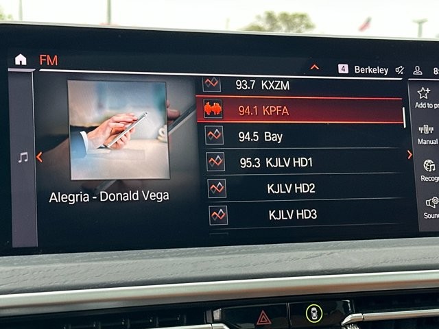 BMW X3 Vehicle Full-screen Gallery Image 18
