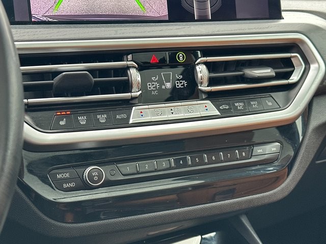 BMW X3 Vehicle Full-screen Gallery Image 21