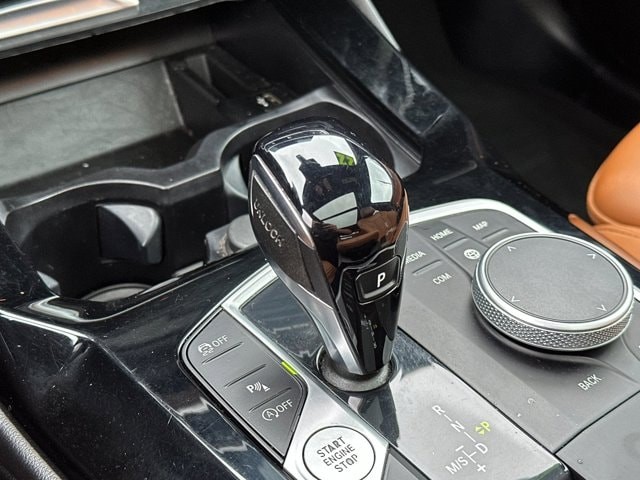 BMW X3 Vehicle Full-screen Gallery Image 22