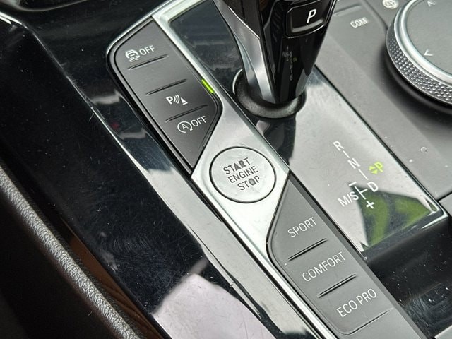 BMW X3 Vehicle Full-screen Gallery Image 23