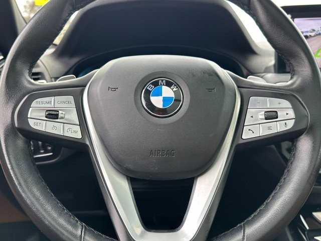 BMW X3 Vehicle Full-screen Gallery Image 24