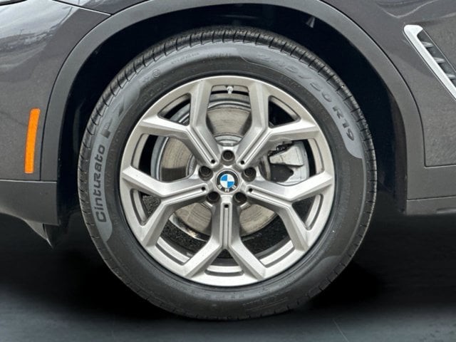 BMW X3 Vehicle Full-screen Gallery Image 26