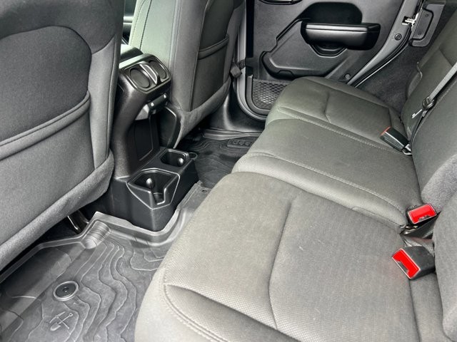 Jeep Wrangler Unlimited Vehicle Full-screen Gallery Image 12