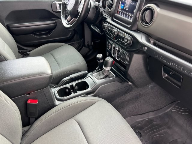 Jeep Wrangler Unlimited Vehicle Full-screen Gallery Image 16