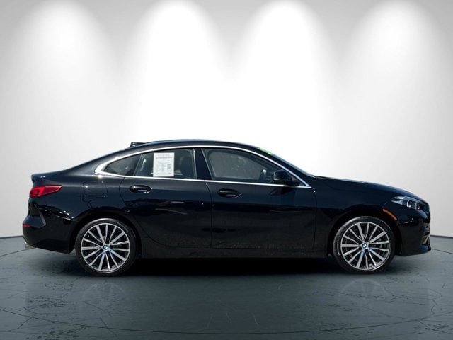 BMW 2 Series Vehicle Full-screen Gallery Image 03