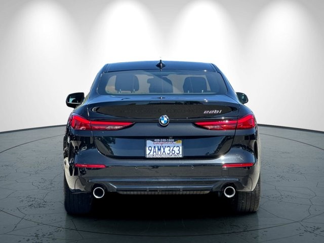 BMW 2 Series Vehicle Full-screen Gallery Image 05
