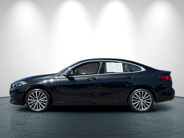BMW 2 Series Vehicle Full-screen Gallery Image 07