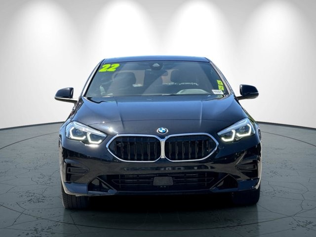BMW 2 Series Vehicle Full-screen Gallery Image 09