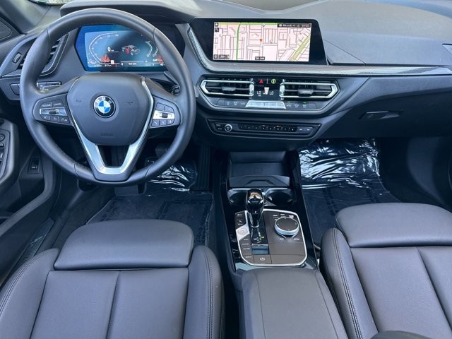 BMW 2 Series Vehicle Full-screen Gallery Image 13