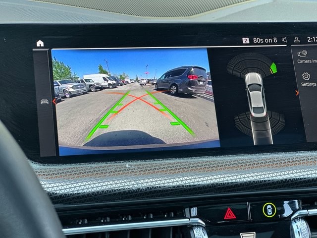 BMW 2 Series Vehicle Full-screen Gallery Image 19