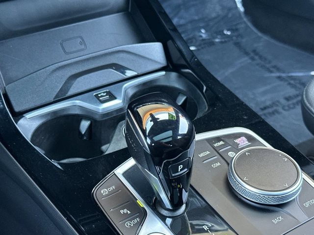 BMW 2 Series Vehicle Full-screen Gallery Image 21