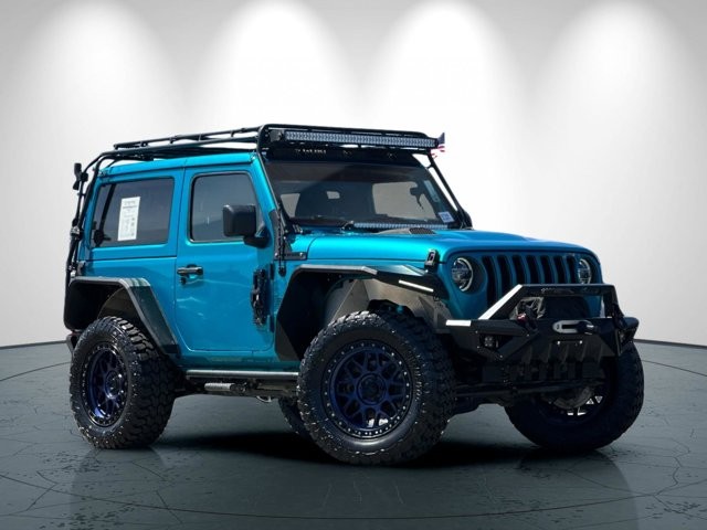 Jeep Wrangler Vehicle Full-screen Gallery Image 02