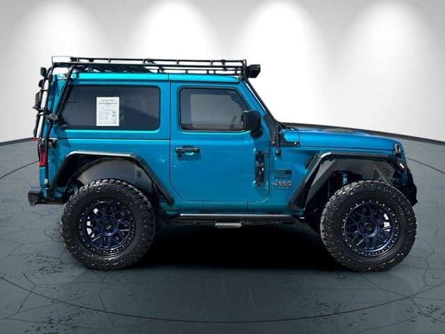 Jeep Wrangler Vehicle Full-screen Gallery Image 03