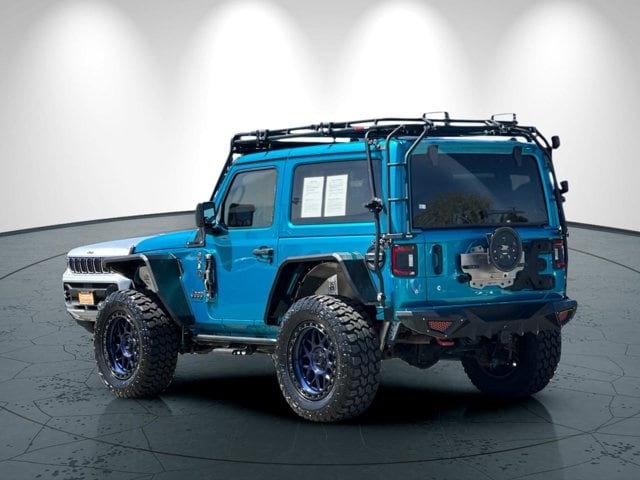 Jeep Wrangler Vehicle Full-screen Gallery Image 06