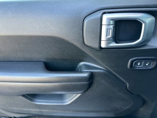 Jeep Wrangler Vehicle Full-screen Gallery Image 11