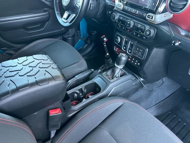 Jeep Wrangler Vehicle Full-screen Gallery Image 12