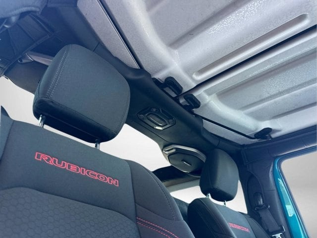 Jeep Wrangler Vehicle Full-screen Gallery Image 13