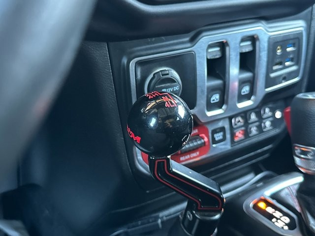 Jeep Wrangler Vehicle Full-screen Gallery Image 25