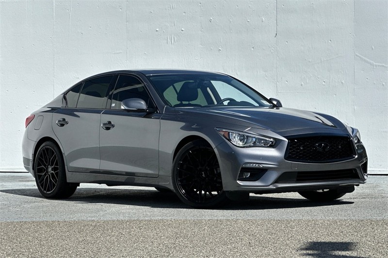 INFINITI Q50 Vehicle Full-screen Gallery Image 02
