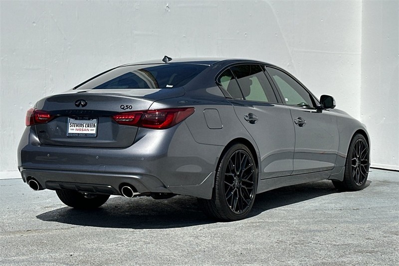INFINITI Q50 Vehicle Full-screen Gallery Image 04