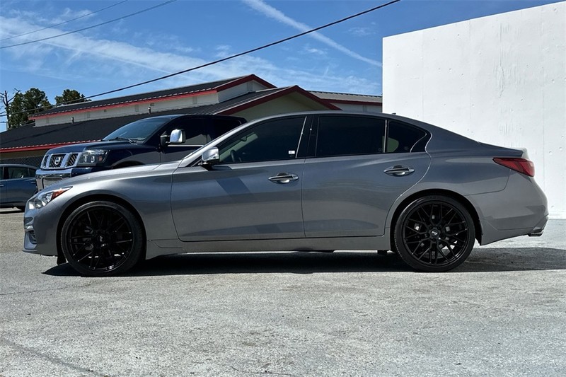 INFINITI Q50 Vehicle Full-screen Gallery Image 07