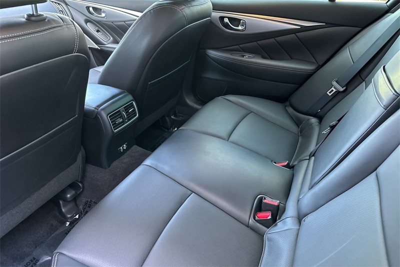 INFINITI Q50 Vehicle Full-screen Gallery Image 12