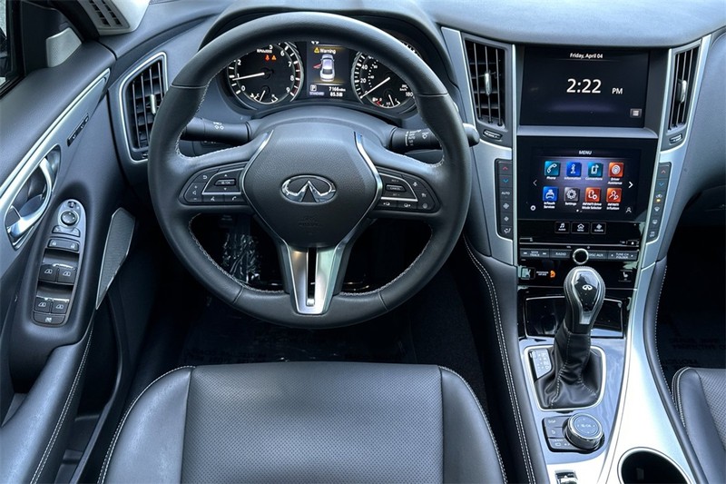 INFINITI Q50 Vehicle Full-screen Gallery Image 14