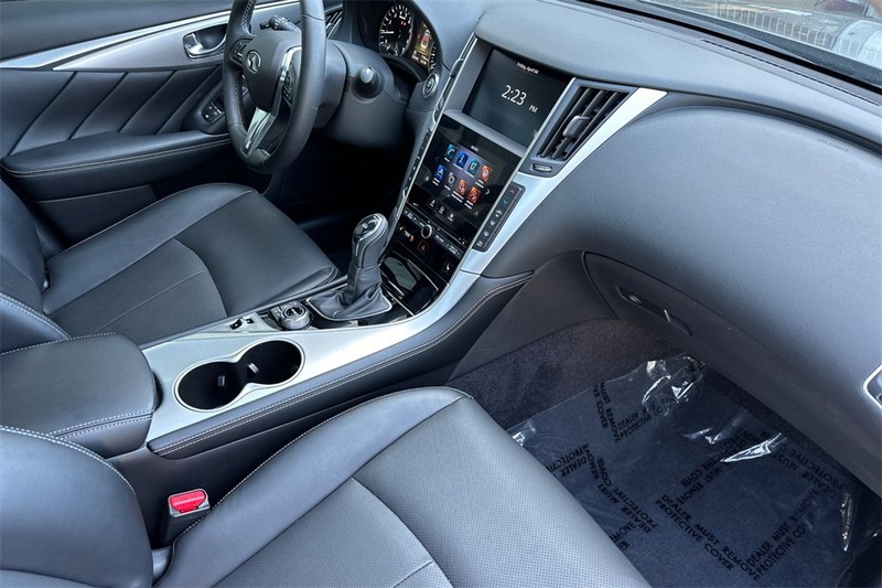 INFINITI Q50 Vehicle Full-screen Gallery Image 15