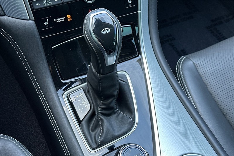 INFINITI Q50 Vehicle Full-screen Gallery Image 20