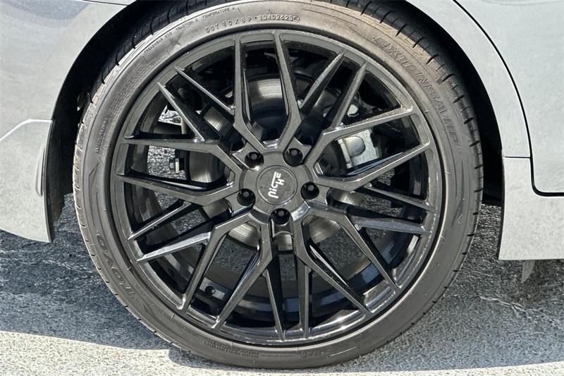 INFINITI Q50 Vehicle Full-screen Gallery Image 25