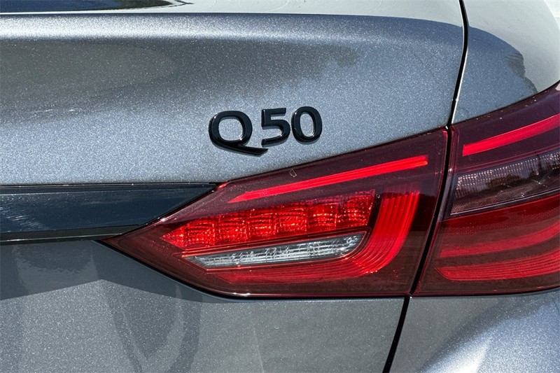 INFINITI Q50 Vehicle Full-screen Gallery Image 26