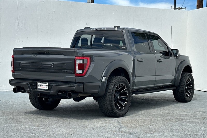 Ford F-150 Vehicle Full-screen Gallery Image 04