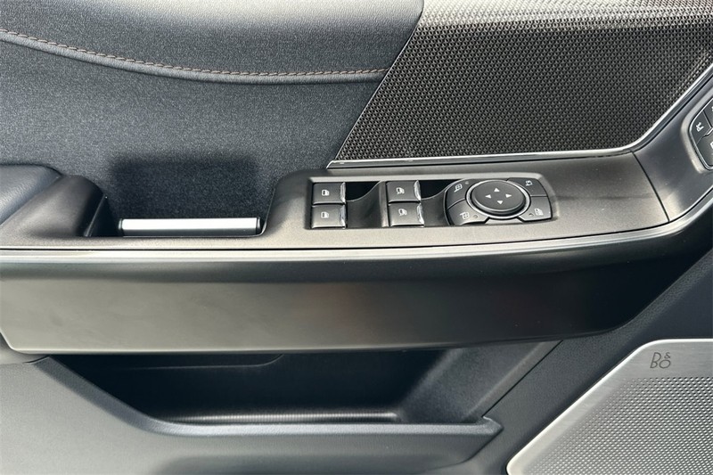 Ford F-150 Vehicle Full-screen Gallery Image 09