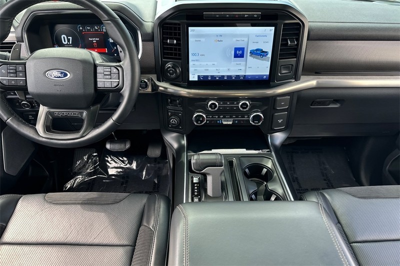 Ford F-150 Vehicle Full-screen Gallery Image 11
