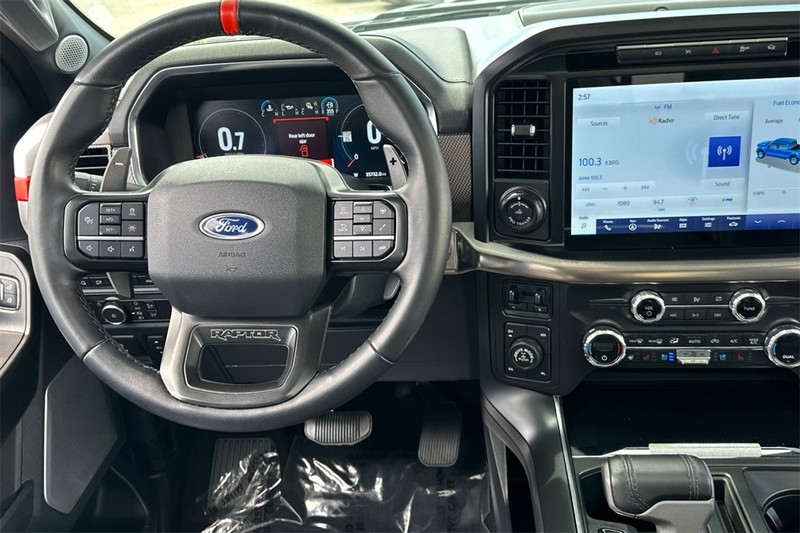 Ford F-150 Vehicle Full-screen Gallery Image 12