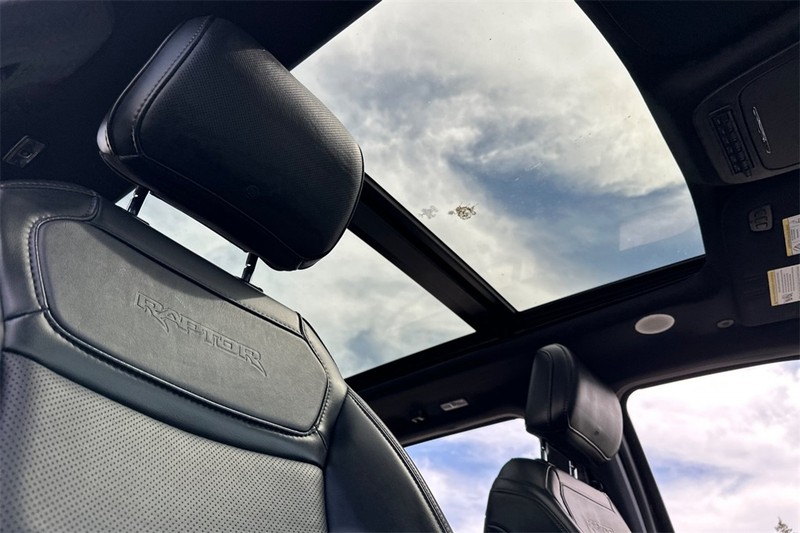 Ford F-150 Vehicle Full-screen Gallery Image 14