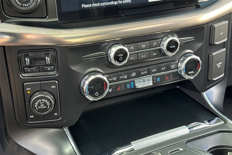 Ford F-150 Vehicle Full-screen Gallery Image 18
