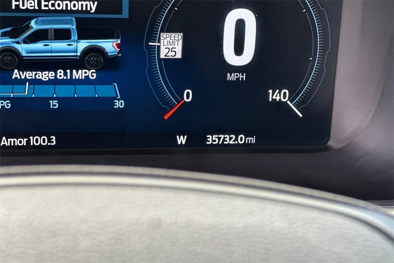 Ford F-150 Vehicle Full-screen Gallery Image 23