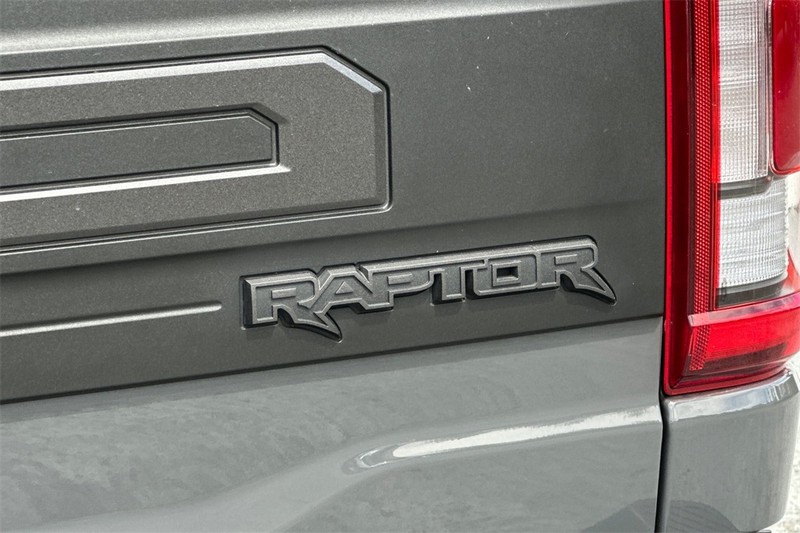 Ford F-150 Vehicle Full-screen Gallery Image 25
