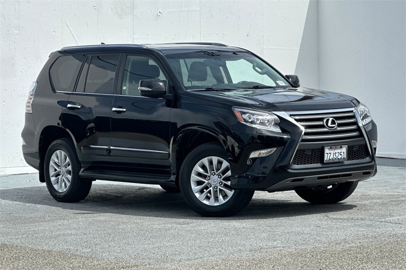 Lexus GX Vehicle Full-screen Gallery Image 02