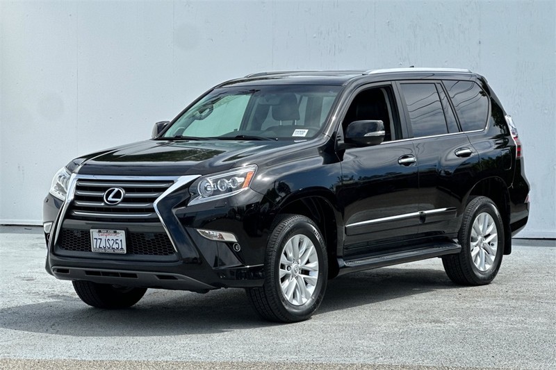 Lexus GX Vehicle Full-screen Gallery Image 08