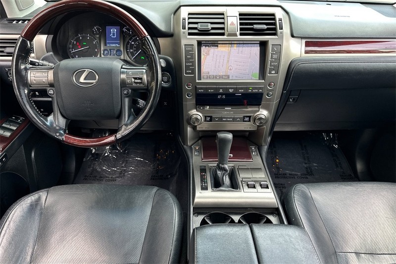 Lexus GX Vehicle Full-screen Gallery Image 13