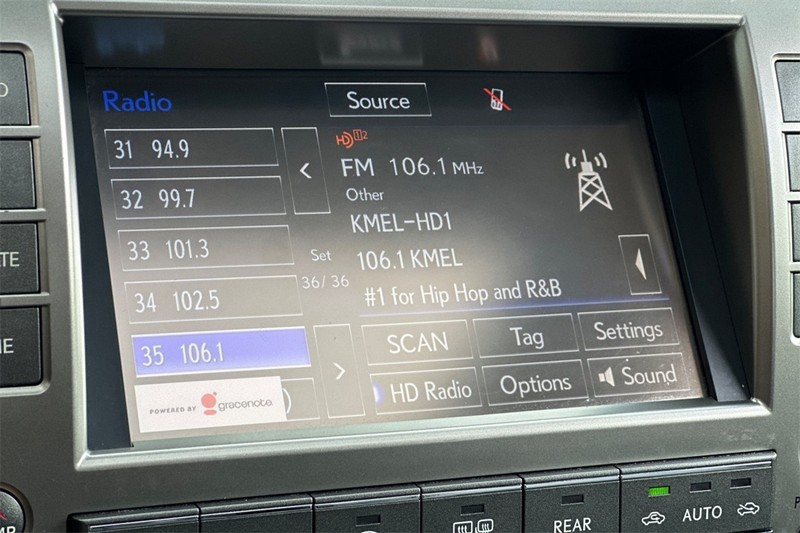 Lexus GX Vehicle Full-screen Gallery Image 19