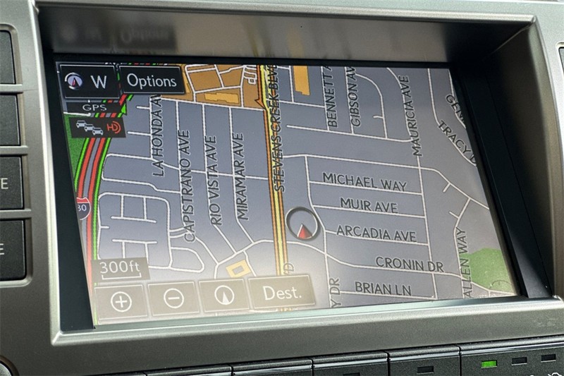 Lexus GX Vehicle Full-screen Gallery Image 20